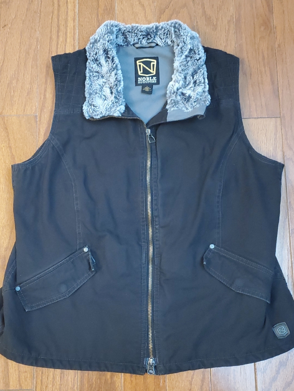 Noble Outfitters womens Black Vest size large Equine work outdoors Conceal